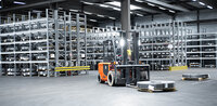 Wir setzen speziell entwickelte Coilmulden für den sicheren Transport von Coils, Metallrollen und schweren Blechen ein.