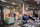Mitarbeitende bei kontrollierten Abläufen und der Warenprüfung im Logistikzentrum